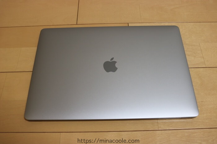 wraplus スキンシールを貼る前の MacBook Pro 2017